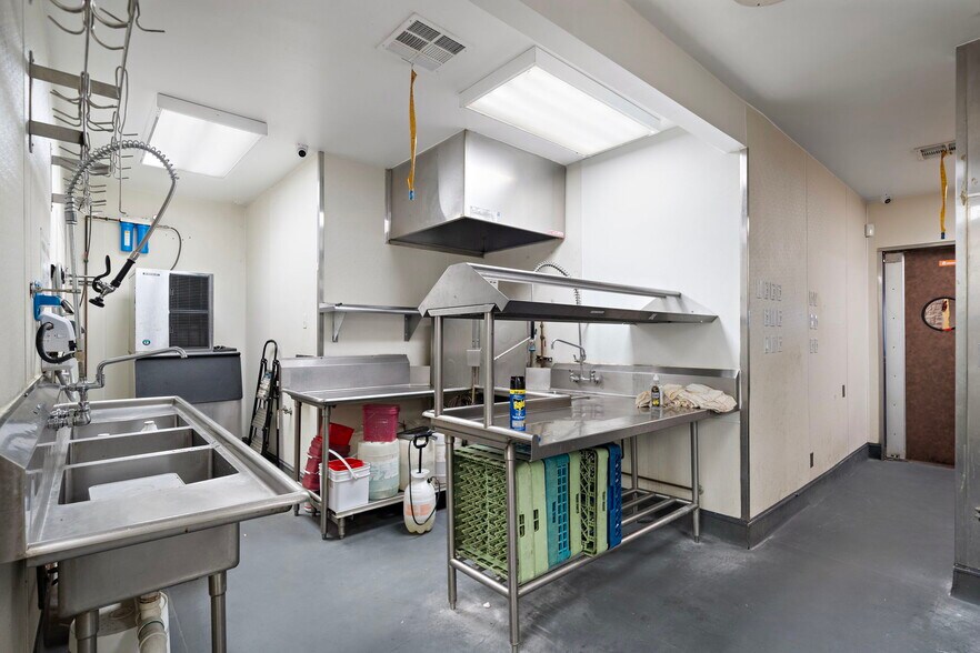 More Photos Of 2320 NASA Pky, Seabrook Restaurant For Sale