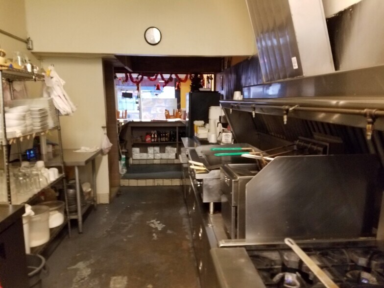 More Photos Of 14511 Victory Blvd, Van Nuys Restaurant For Lease