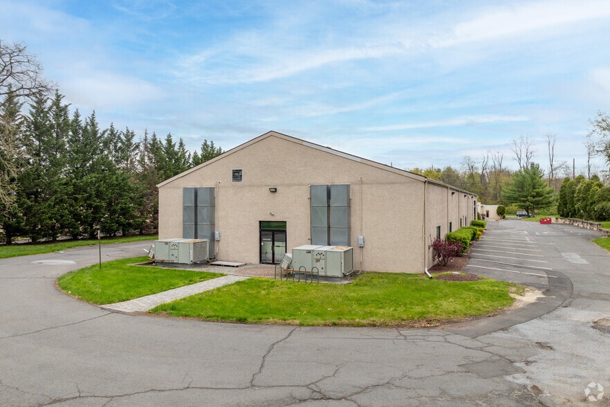 More Photos Of 4054 Quakerbridge Rd, Mercerville Light Distribution For Sale