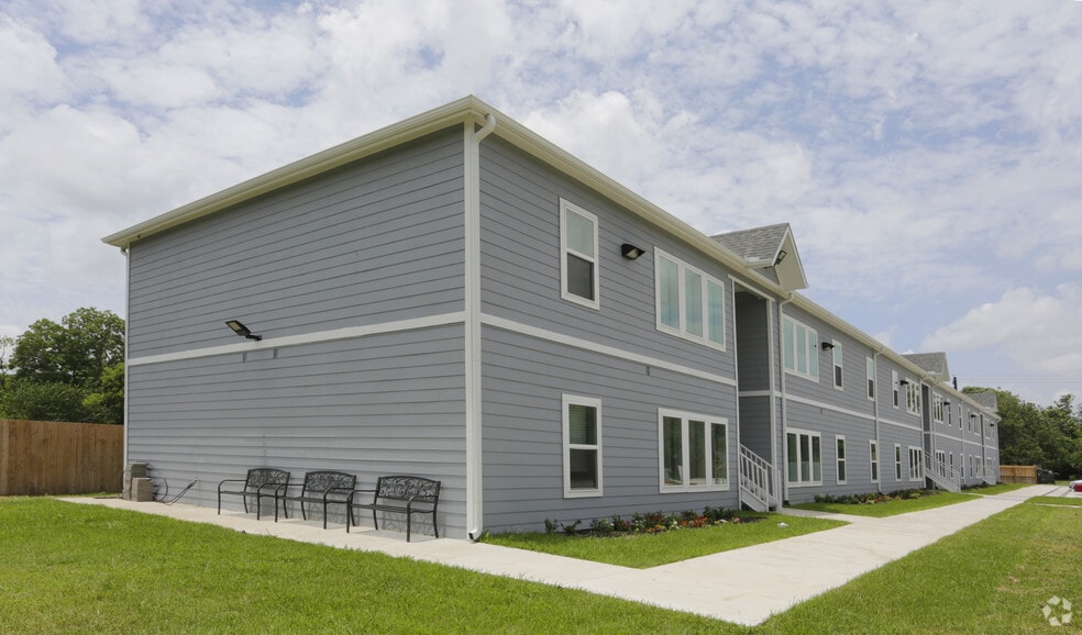 More Photos Of 2604 Avenue K, Bay City Apartments For Sale