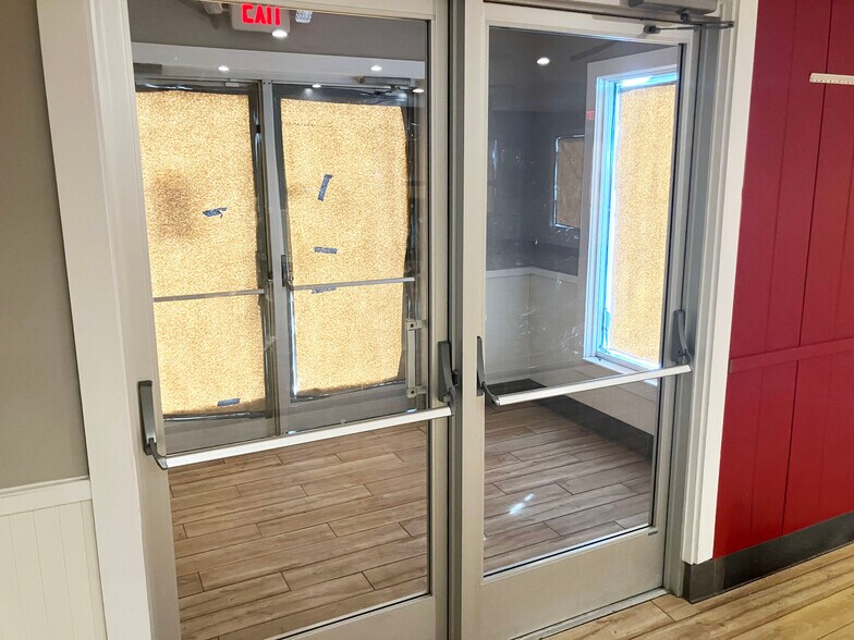 More Photos Of 6362 3 Mile Rd, Bay City Fast Food For Lease