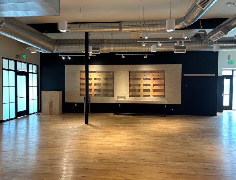 More Photos Of 2508-2518 S Cedar St, Lansing Storefront For Lease