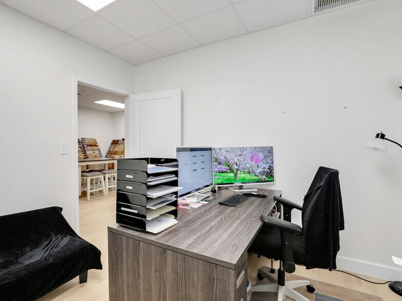 More Photos Of 8821 Business Park Dr, Fort Myers Warehouse For Sale