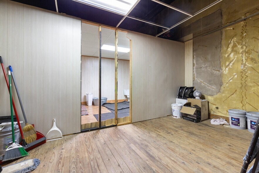 More Photos Of 114 N Church St, Waverly Loft Creative Space For Lease