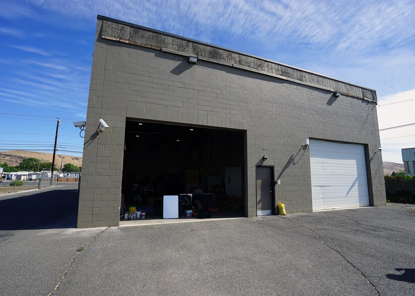 More Photos Of 1214 Fruitvale Blvd, Yakima Service For Lease