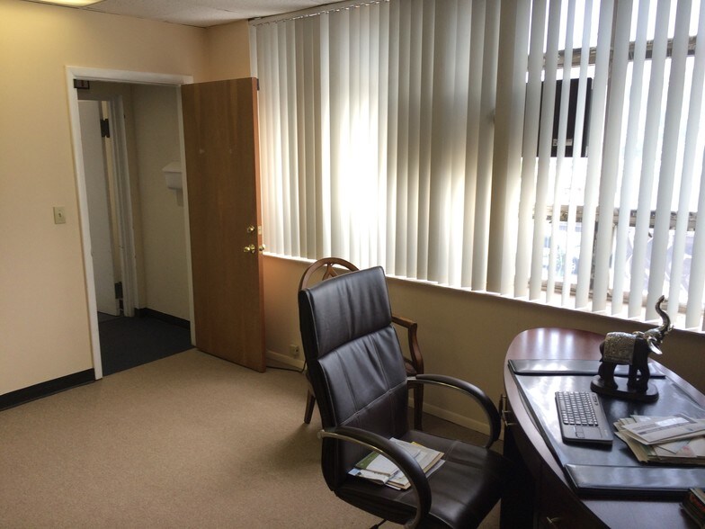 More Photos Of 10 W Main St, Elmsford Medical For Sale