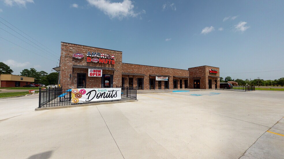 More Photos Of 5111 Common St, Lake Charles General Retail For Lease