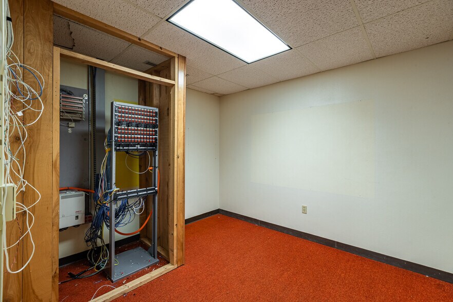 More Photos Of W7908 County Road Z, Onalaska Manufacturing For Sale