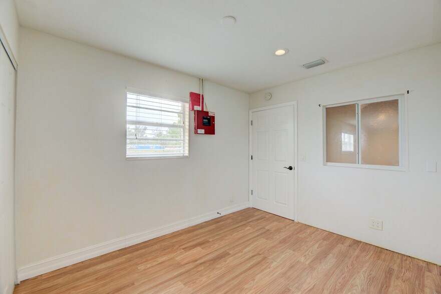 More Photos Of 359 10th St, West Palm Beach Storefront Retail Office For Sale