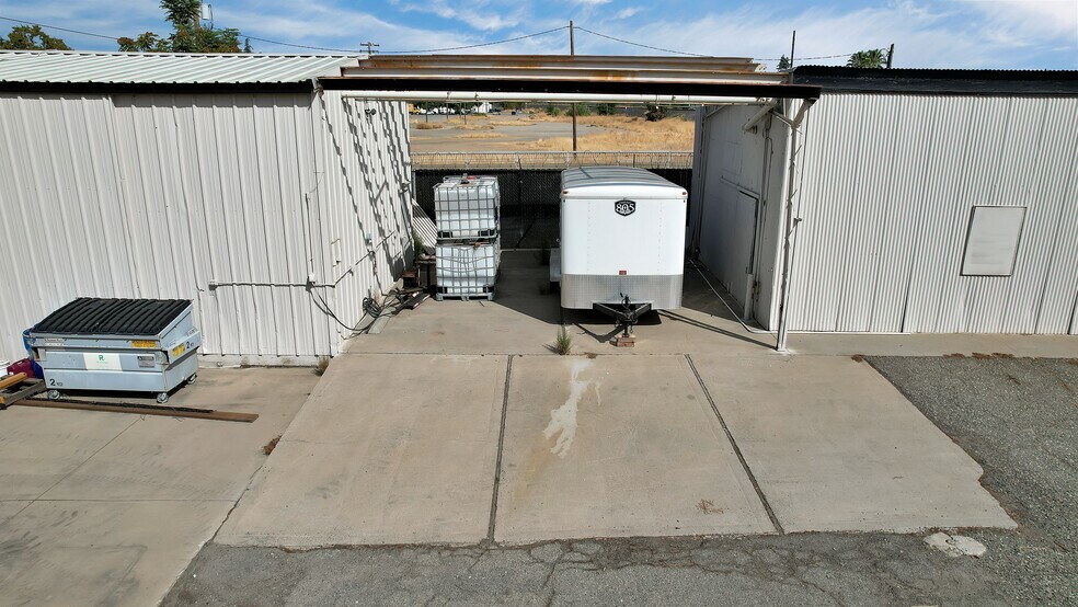 More Photos Of 1127 Chestnut St, Marysville Warehouse For Sale