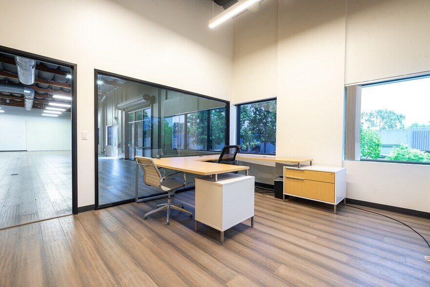 More Photos Of 6675 Mesa Ridge Rd, San Diego Office For Lease