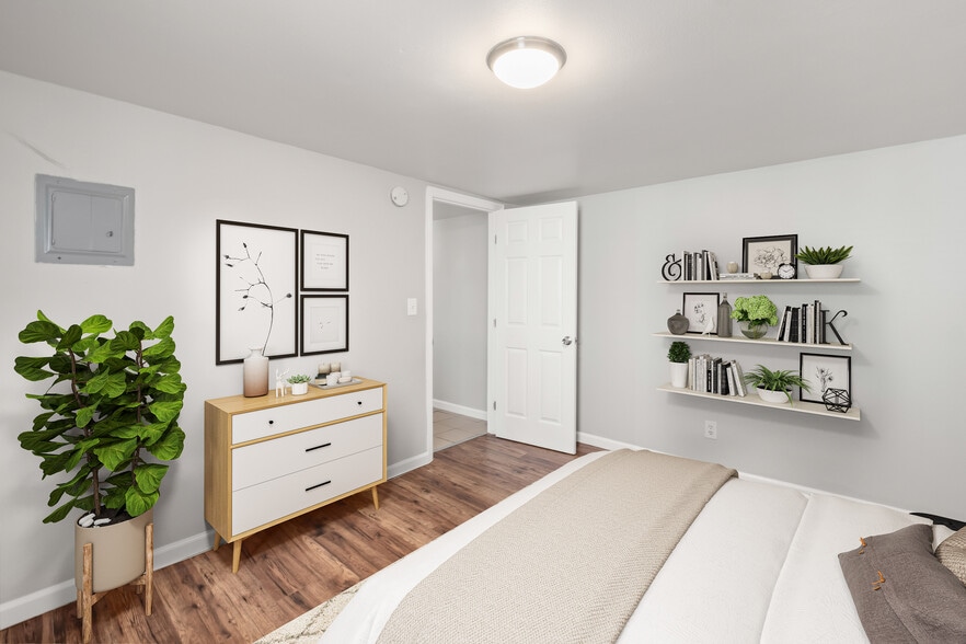 More Photos Of 305 Ripley Ave, Richmond Apartments For Sale