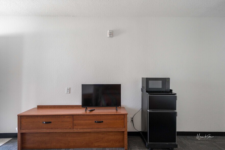 More Photos Of 203 SW 7th St, Stuart Hotel For Sale