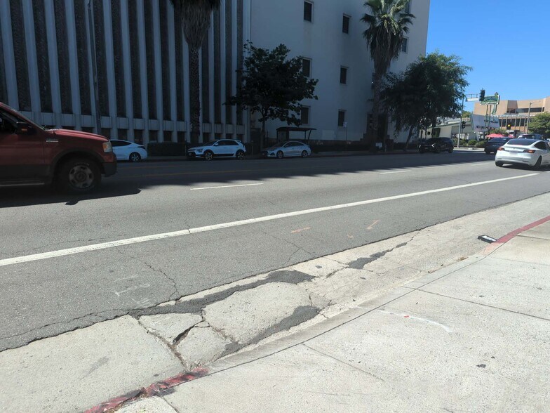 More Photos Of 14827 Ventura Blvd, Sherman Oaks Land For Lease