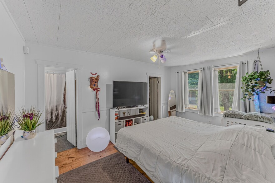 More Photos Of 218 US Route 3, Lincoln Hospitality For Sale