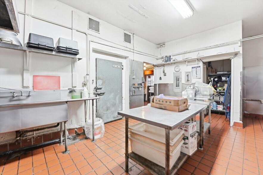 More Photos Of 486 W 20th St, San Pedro Storefront Retail Residential For Sale