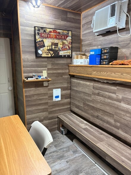 More Photos Of 422 County Road 5000, Cleveland Light Distribution For Sale