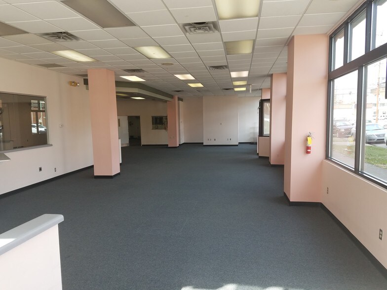 More Photos Of 1452 4th Ave, Huntington General Retail For Lease