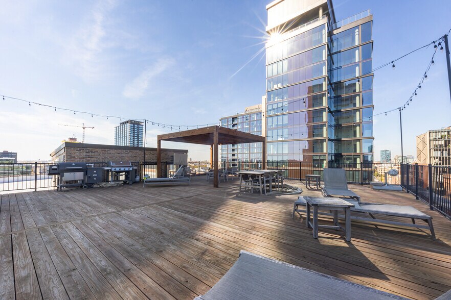 More Photos Of 1101 W Lake St, Chicago Office For Sale