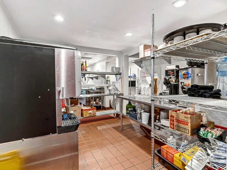 More Photos Of 16451 Golf rd, Cobb Golf Course Driving Range For Lease