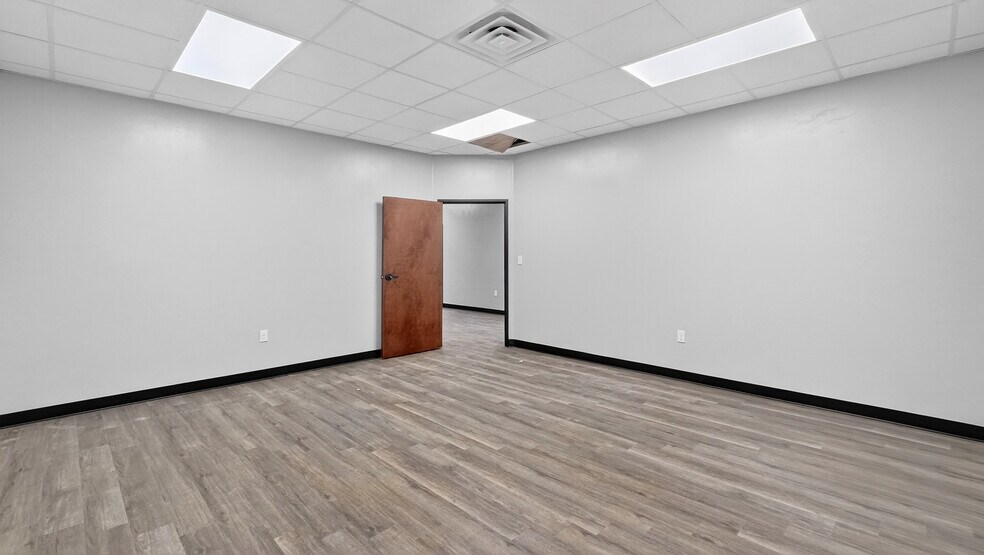 More Photos Of 16510 W Basin St, Odessa Warehouse For Sale