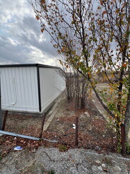 More Photos Of 615 N Broadway St, Joshua Freestanding For Lease