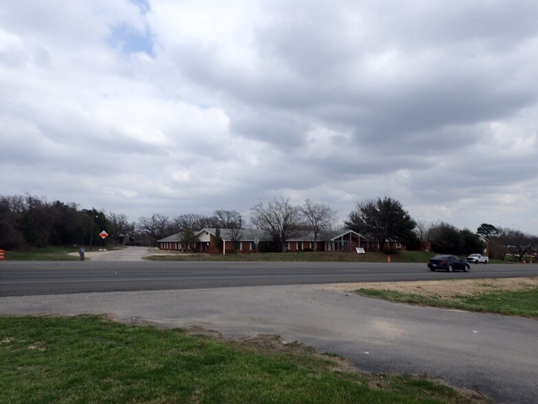 More Photos Of 605 Hwy 290 North, Elgin Office For Sale