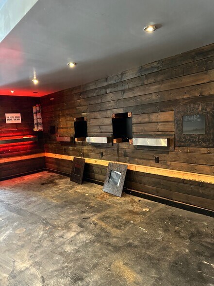 More Photos Of 316 14th St, Oakland Bar For Sale