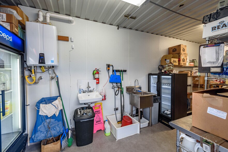 More Photos Of 102 Hall Ave, Coos Bay Restaurant For Sale