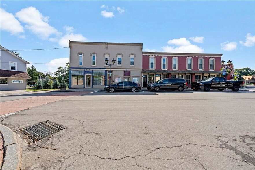 More Photos Of 21 Public Sq, Holley Storefront Retail Residential For Lease