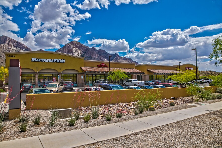 Primary Photo Of N Oracle Rd @ 1st Ave, Oro Valley Unknown For Lease