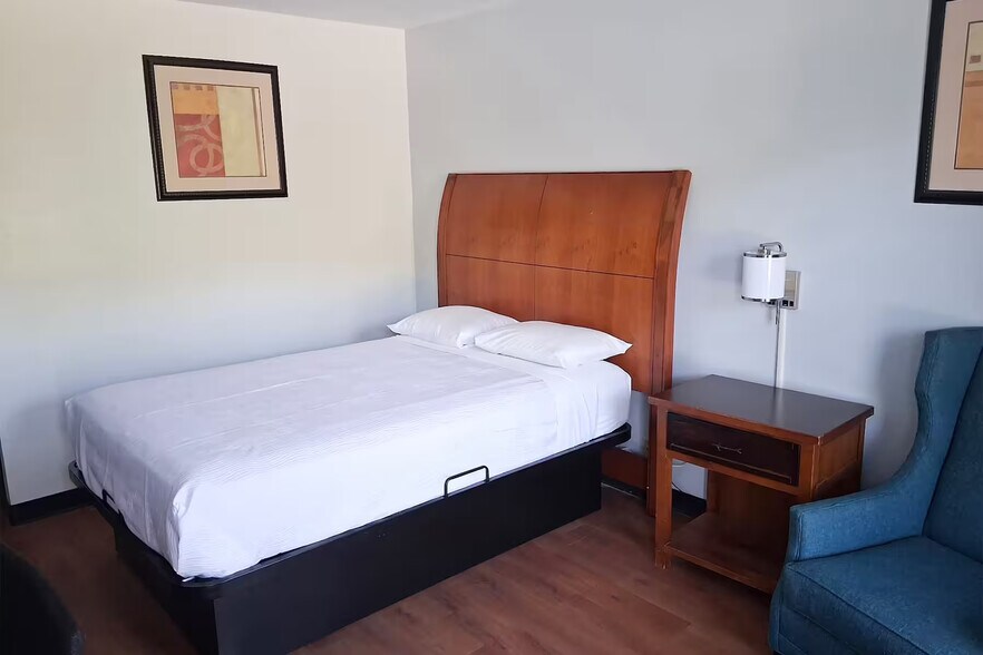 More Photos Of 1035 Fortner Rd, Metter Hotel For Sale