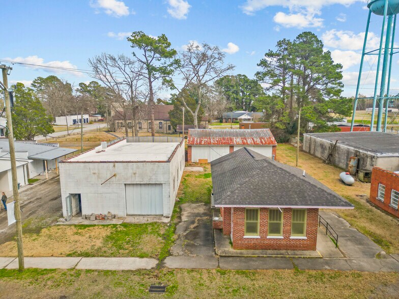 More Photos Of 470 N 4th St, Aurora Freestanding For Sale