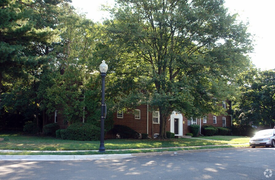 Primary Photo Of 1217 N Kensington St, Arlington Apartments For Sale