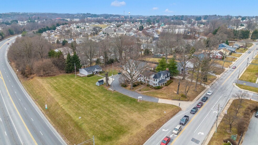 More Photos Of 806 Park Ave, Mount Airy Office For Sale