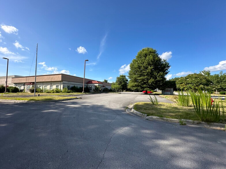 More Photos Of 3200 Wellons Blvd, New Bern Office For Sale