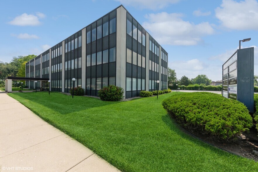 More Photos Of 600 Russel Ct, Woodstock Office For Lease