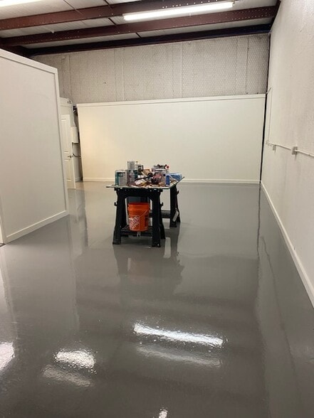 More Photos Of 7740 W Highway 71, Austin Warehouse For Lease