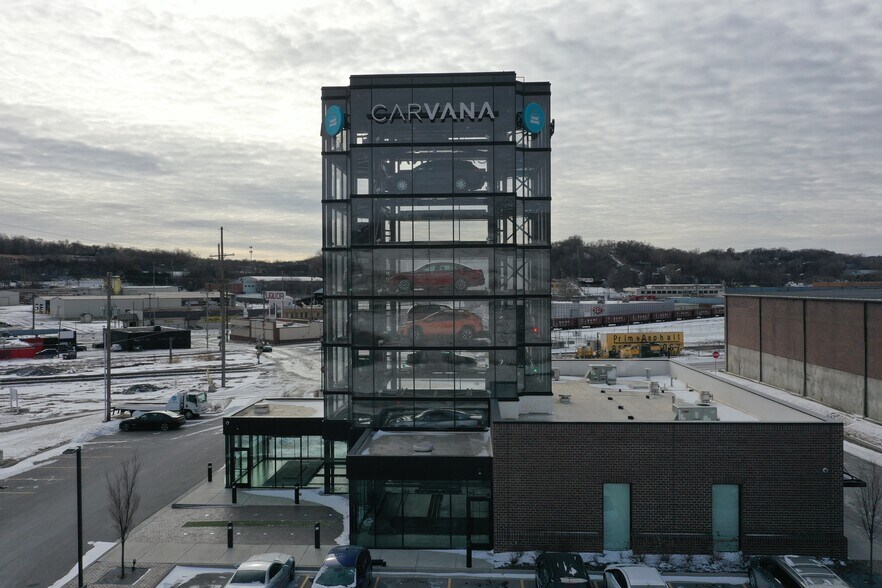 More Photos Of 1700 W 29th St, Kansas City General Retail For Sale