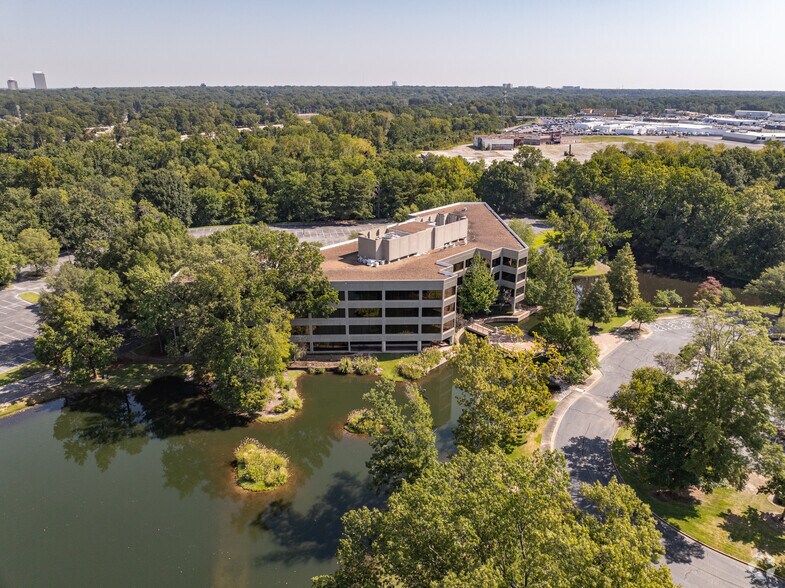 More Photos Of 2650 Thousand Oaks Blvd, Memphis Office For Lease