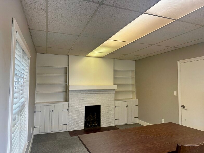More Photos Of 225 E Liberty St, Medina Office For Lease