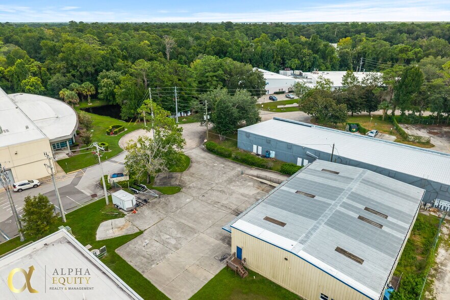More Photos Of 5497 Benchmark Ln, Sanford Warehouse For Lease