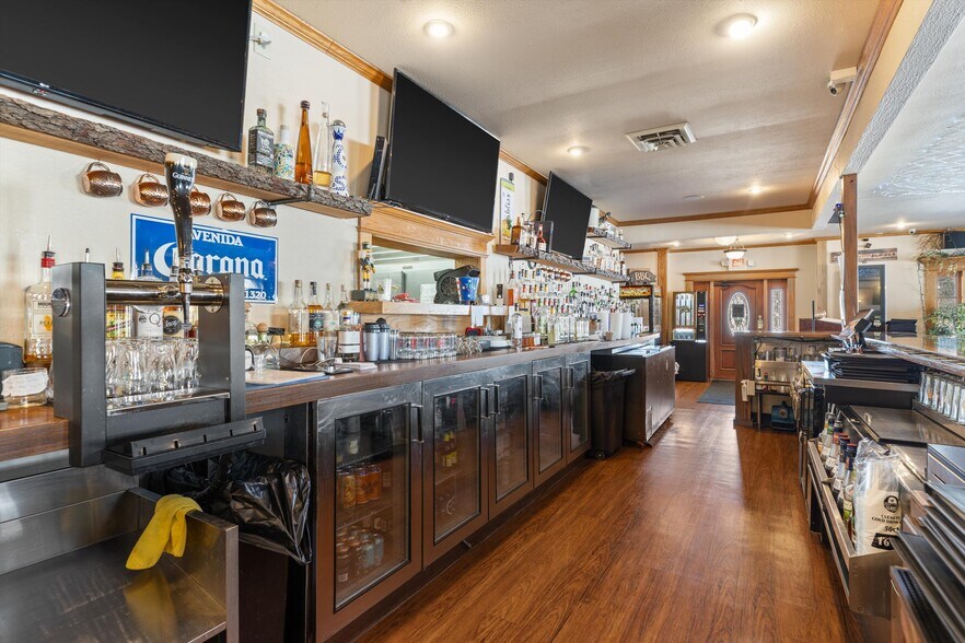 More Photos Of N67W33525 County Road K, Oconomowoc General Retail For Sale
