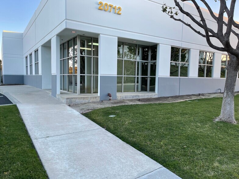 More Photos Of 20712 Civic Center Dr, Lake Forest Warehouse For Lease