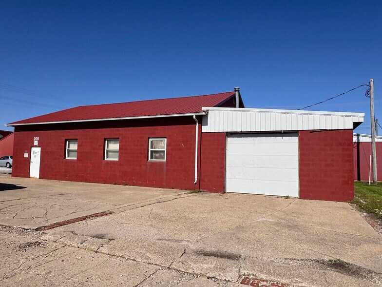 Primary Photo Of 205 W Main St, Bushnell Industrial For Sale