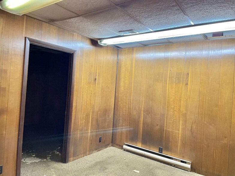 More Photos Of 1312-1314 2nd St, Richlands Office For Sale