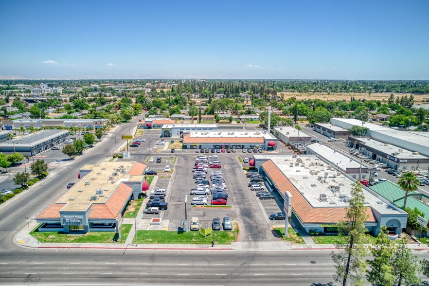 Primary Photo Of 6650 N Blackstone Ave, Fresno Unknown For Lease