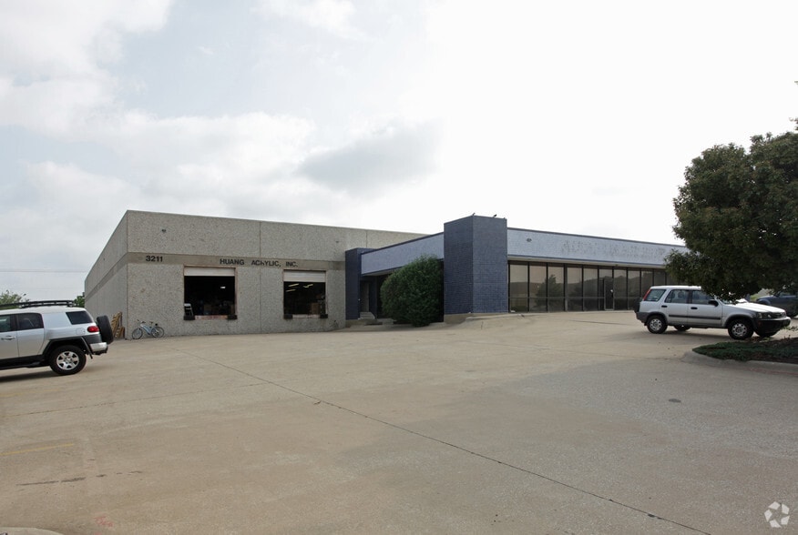 More Photos Of 3211 Skylane Dr, Carrollton Service For Lease