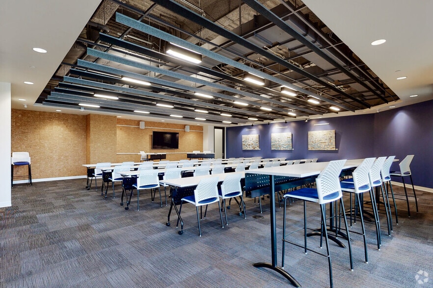 More Photos Of 1213 W Morehead St, Charlotte Coworking Space