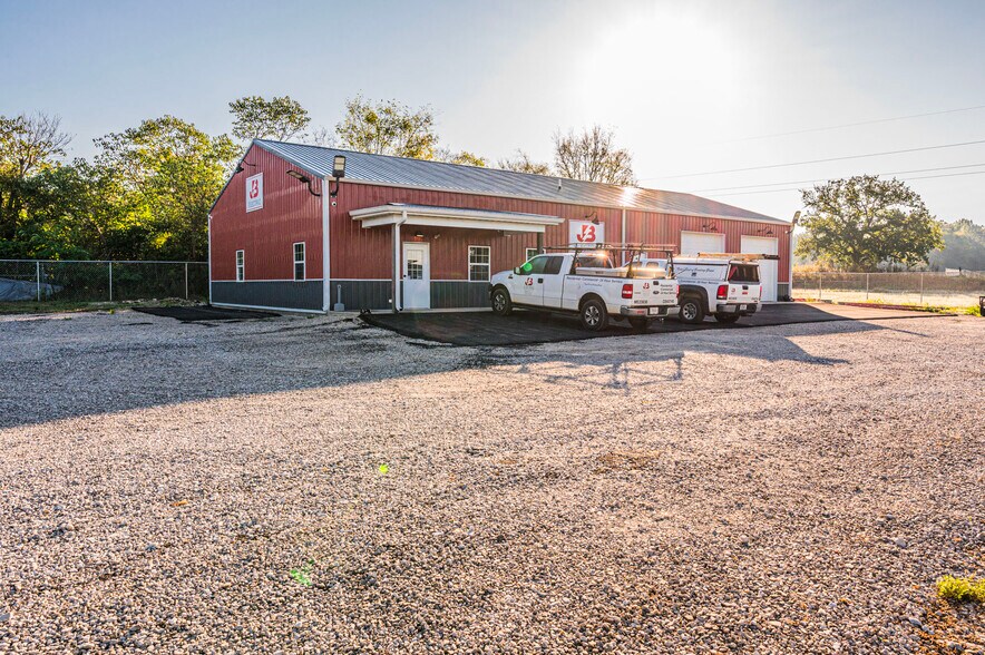 More Photos Of 923 Glen Lily Rd, Bowling Green Office For Sale